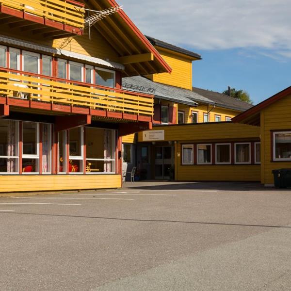 Rindal Helsetun sett fra hovedinngangen